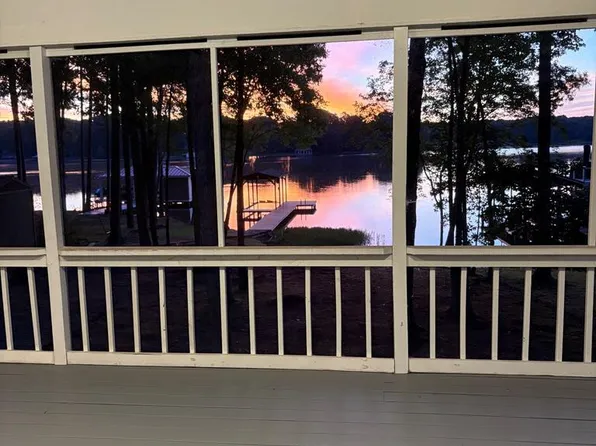 192 Watermans Dr, Gasburg, VA 23857