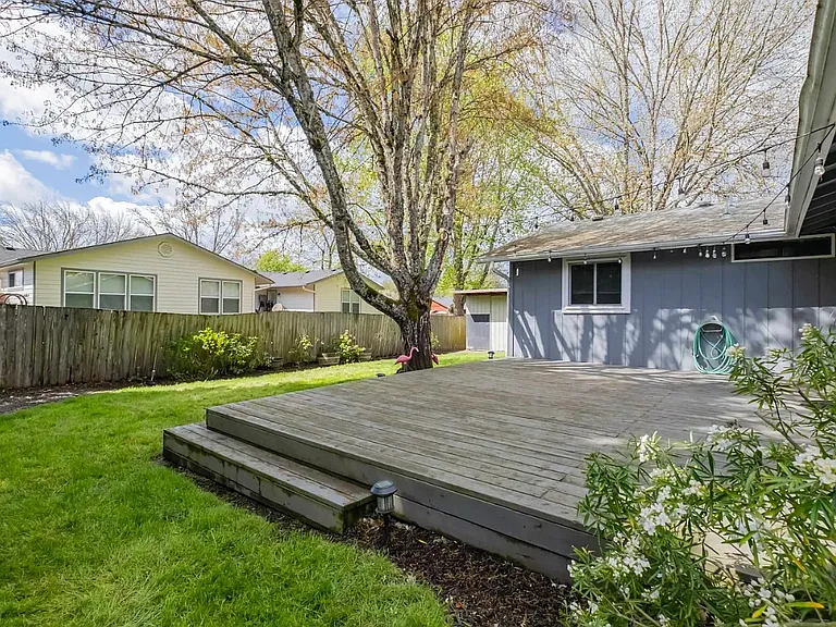 317 Vincent St — Photo 12