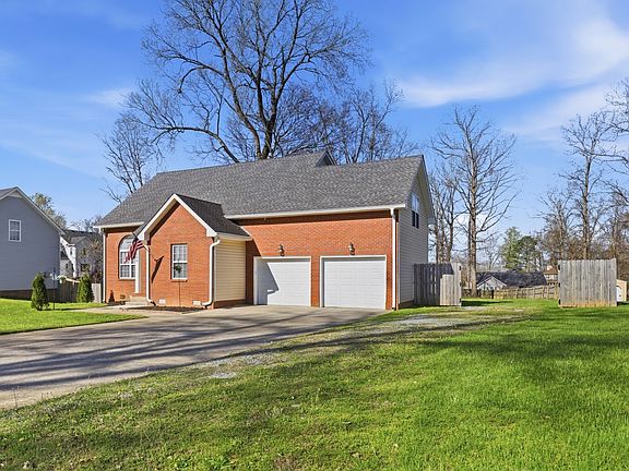 3rd image of 1594 Windriver Rd