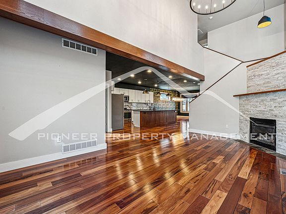 4th image of 2481 S Lincoln St