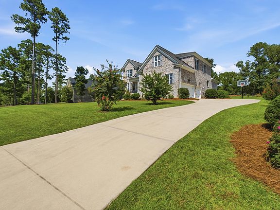 3rd image of 49 Sweetspire Dr