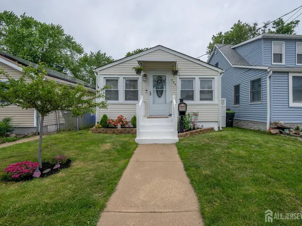 284 Shoreland Cir, Laurence Harbor, NJ 08879