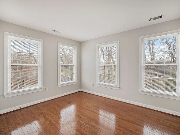 2171 Wolftrap Ct — Photo 16