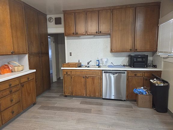 4th image of 627 E Weldon Ave