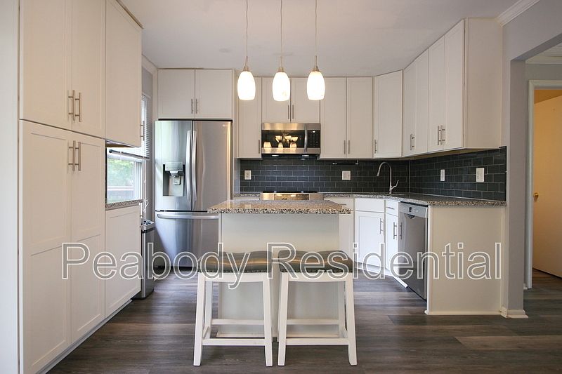 1st image of 953 Ferndale Ave