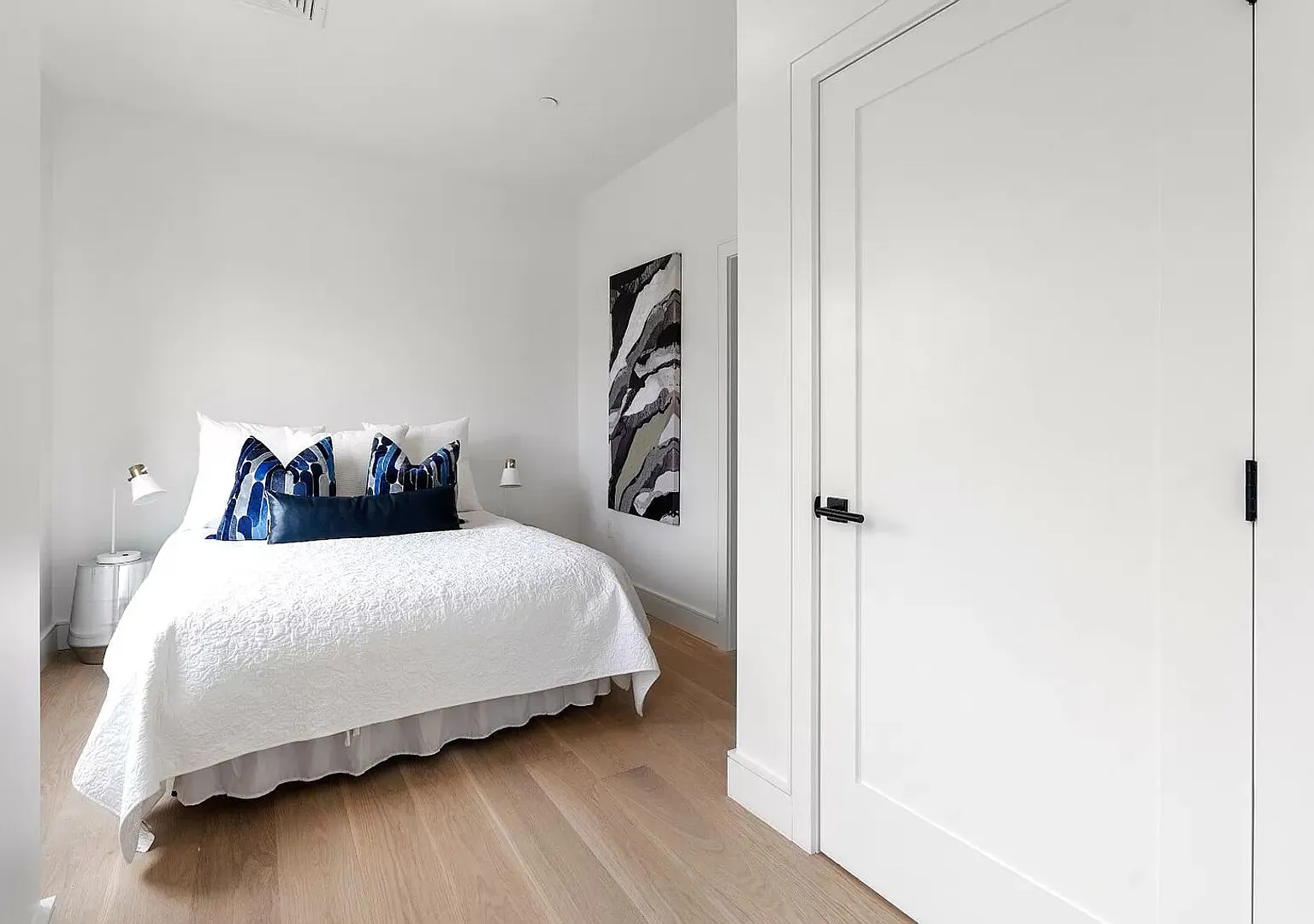 Amazing 2 bed 2 bath in Brighton — Photo 3