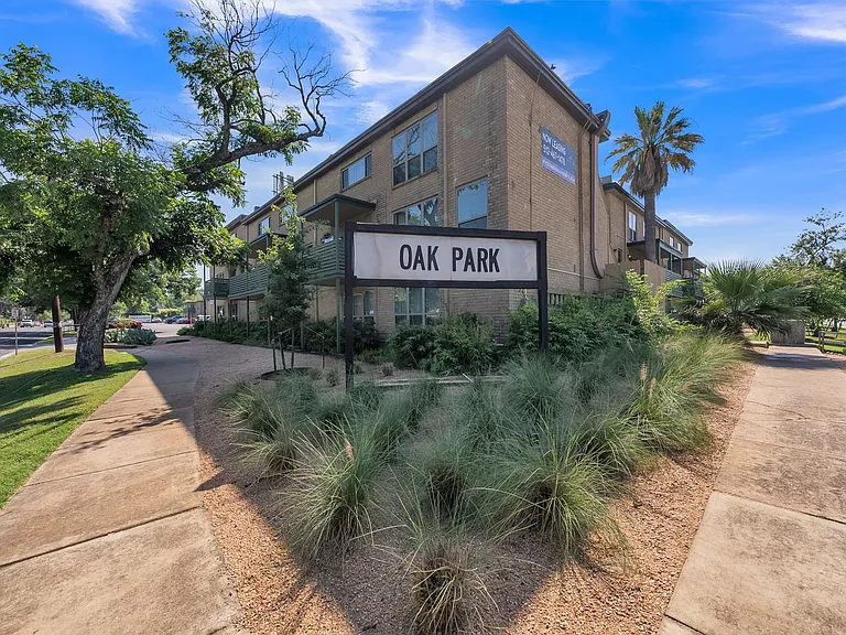 Oak Park Apartments — Photo 43