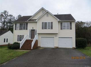 16000 Searchlight Ct, Chester, VA 23831
