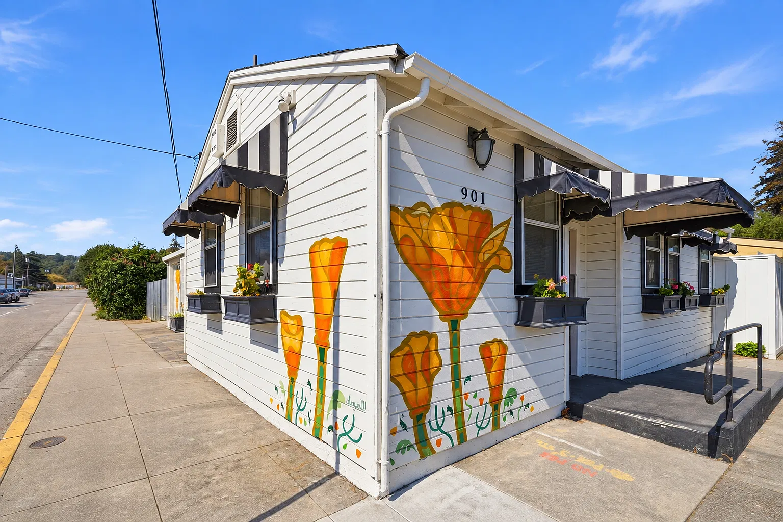 A Light-Filled Home with Room to Work in the Heart of Santa Cruz — Photo 4