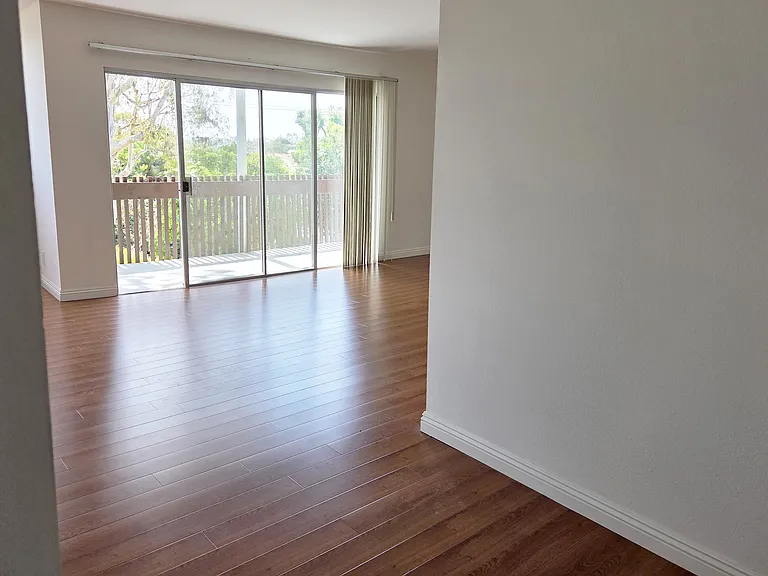 6050 Canterbury Dr #F — Photo 4