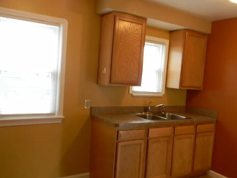 14805 Reddington Ave — Photo 4