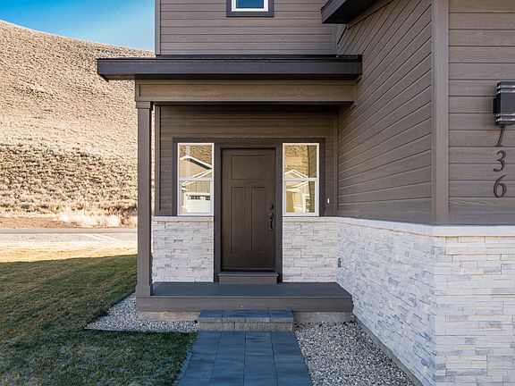 2nd image of 136 Cowcatcher Loop