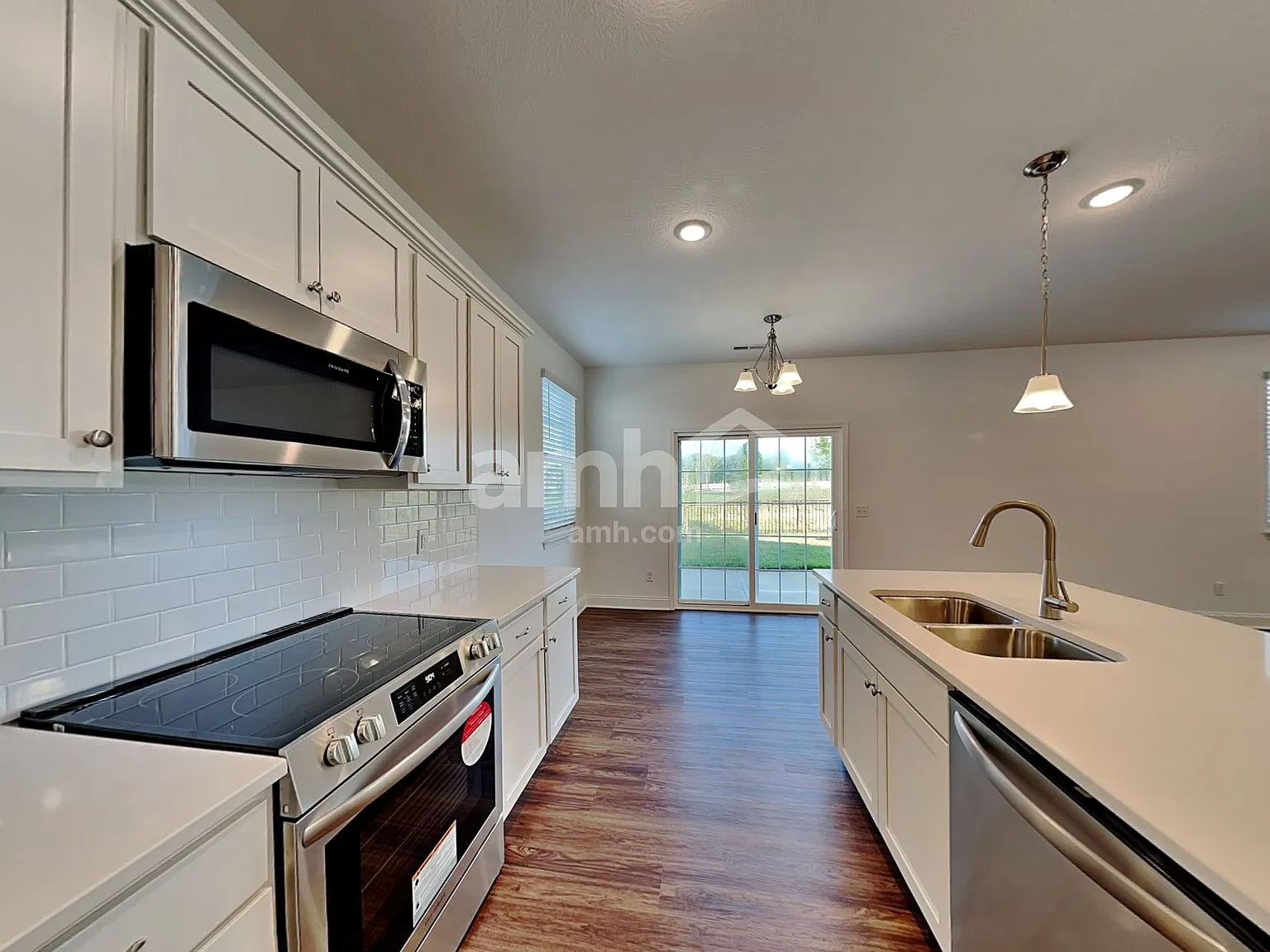 4 bed, 2.5 bath, 2297 sqft, $3,100 — Photo 3