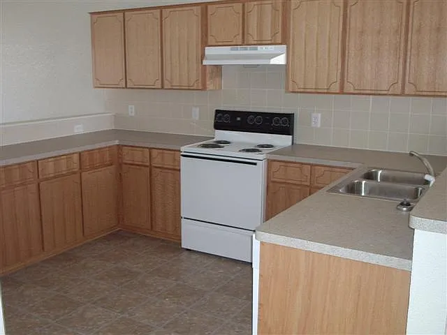 3 bed, 1150 sqft, $795 — Photo 3
