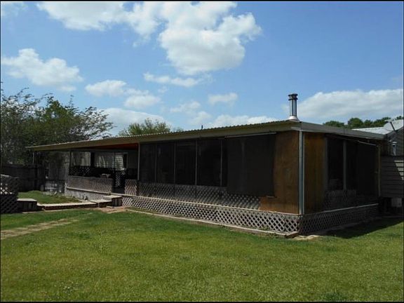 Rear Exterior/Screened Porch