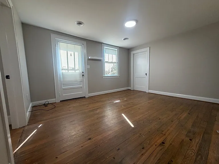 718 Confederate Ave — Photo 3