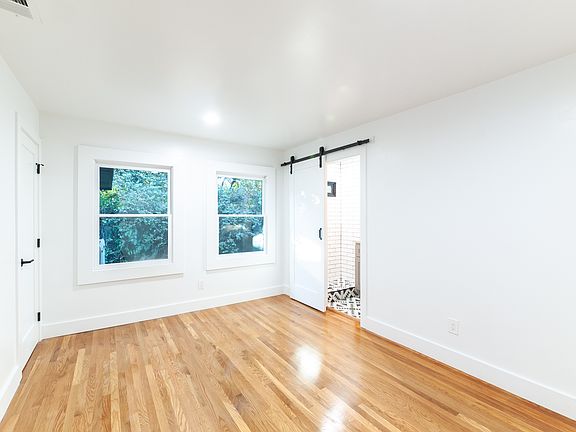 3rd image of 6166 York Blvd