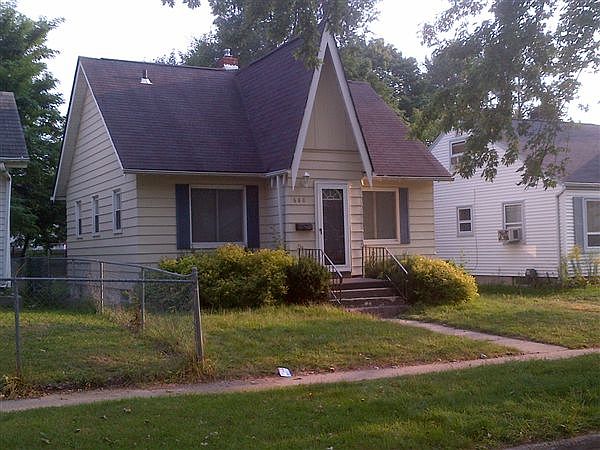 Pontiac-20120826-00051