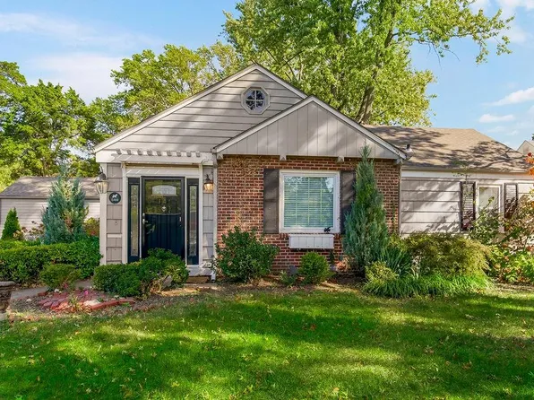 5419 Canterbury Rd, Fairway, KS 66205