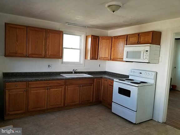 3rd image of 211 N Maryland Ave