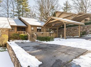 204 Water Oak Ln, Hendersonville, NC 28791