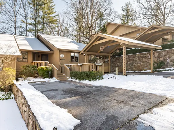 204 Water Oak Ln, Hendersonville, NC 28791