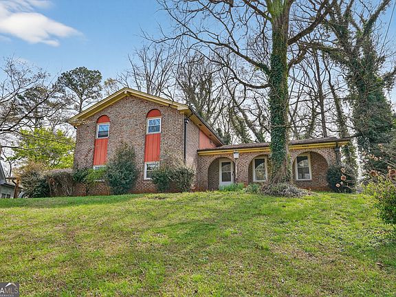 2nd image of 4491 Dorset Cir