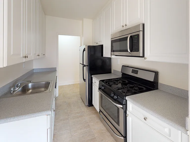 3000 Ocean Pkwy #7N — Photo 6