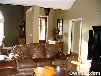 den/foyer
