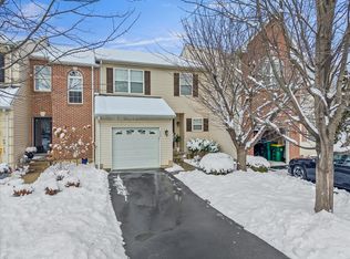 6909 Hunt Dr, Macungie, PA 18062