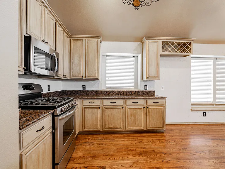 1875 Crestlake Dr — Photo 11