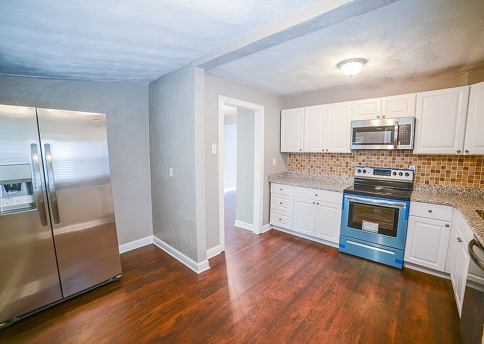1st image of 916 W 27th St