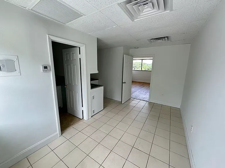 3100 NE 9th St #1 — Photo 2