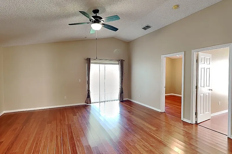 3 bed, 2.0 bath, 1260 sqft, $2,399 — Photo 2