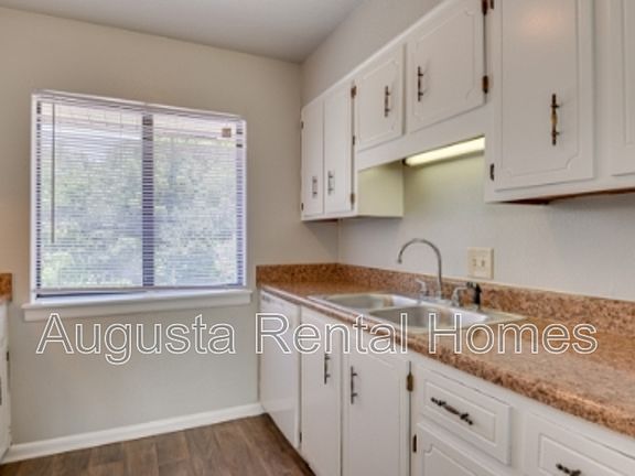 5th image of 2822D Thomas Ln