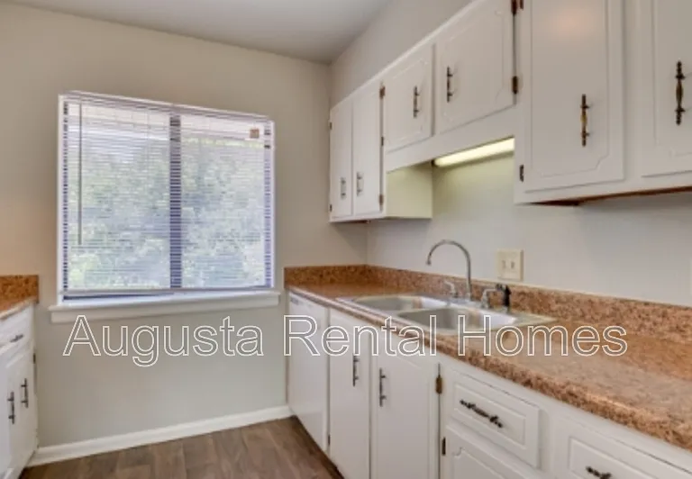 2822D Thomas Ln — Photo 5