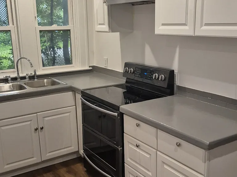 195 Francis Ave #4 — Photo 4
