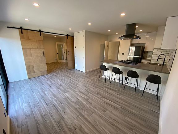 4th image of 300 Bay St APT 1