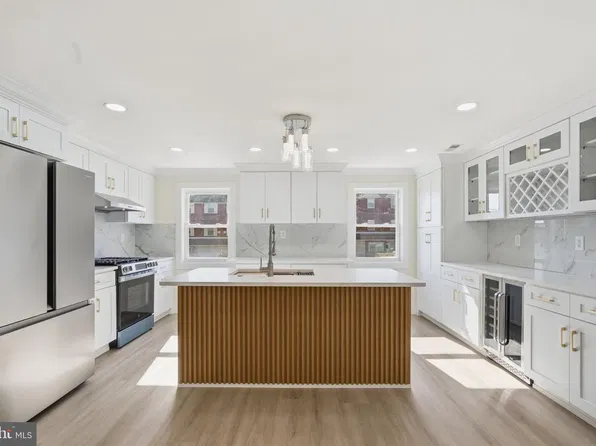 649 Lawler St, Philadelphia, PA 19116