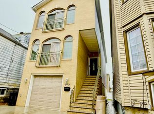 91 W 20th St #2, Bayonne, NJ 07002
