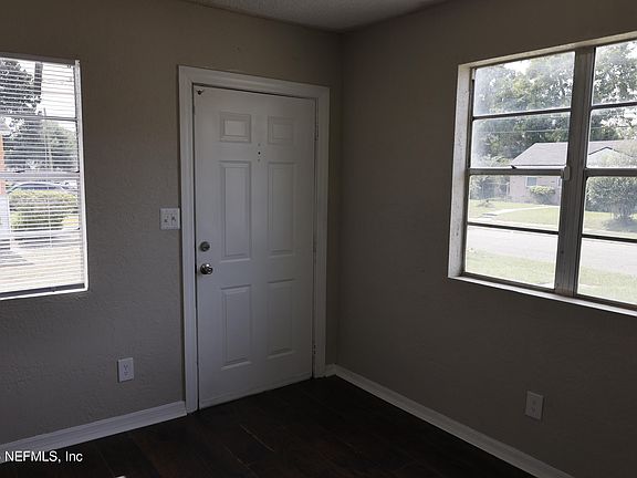 5th image of 1723 UNIVERSITY Street