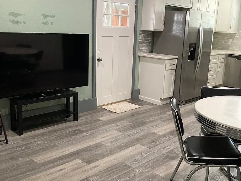 1122 S Woodlawn St #2 — Photo 7