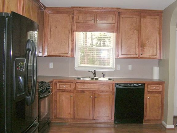 Kitchen w/upgraded appliances, HW floors & stained cabinets