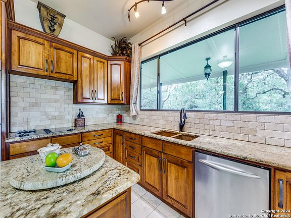 4th image of 653 CANYON EDGE