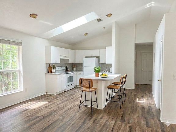4th image of 2027 SW 73rd St