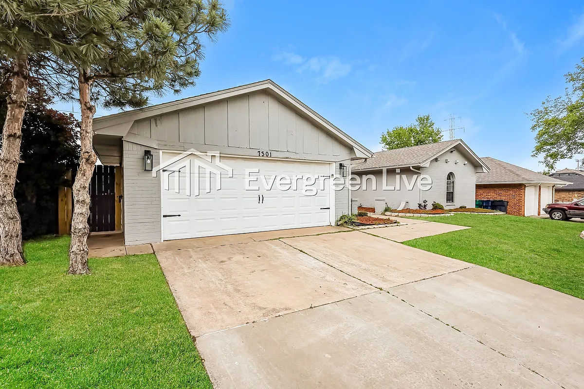 Building Photo - 7301 Skylark Ln
