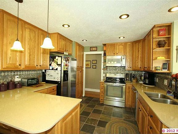 2nd image of 8815 Glenn Ln