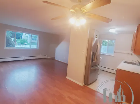 219 Bishop Dr, Framingham, MA 01702