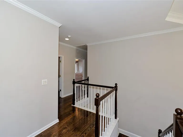 310 Windsor Gate Cv — Photo 33