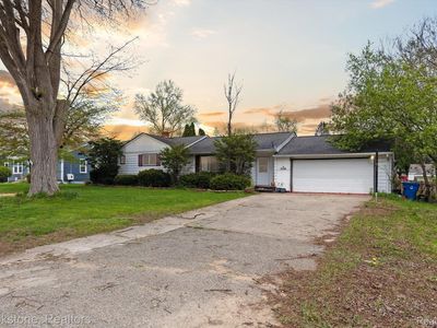 5544 Aylesbury Dr, Waterford, MI, 48327